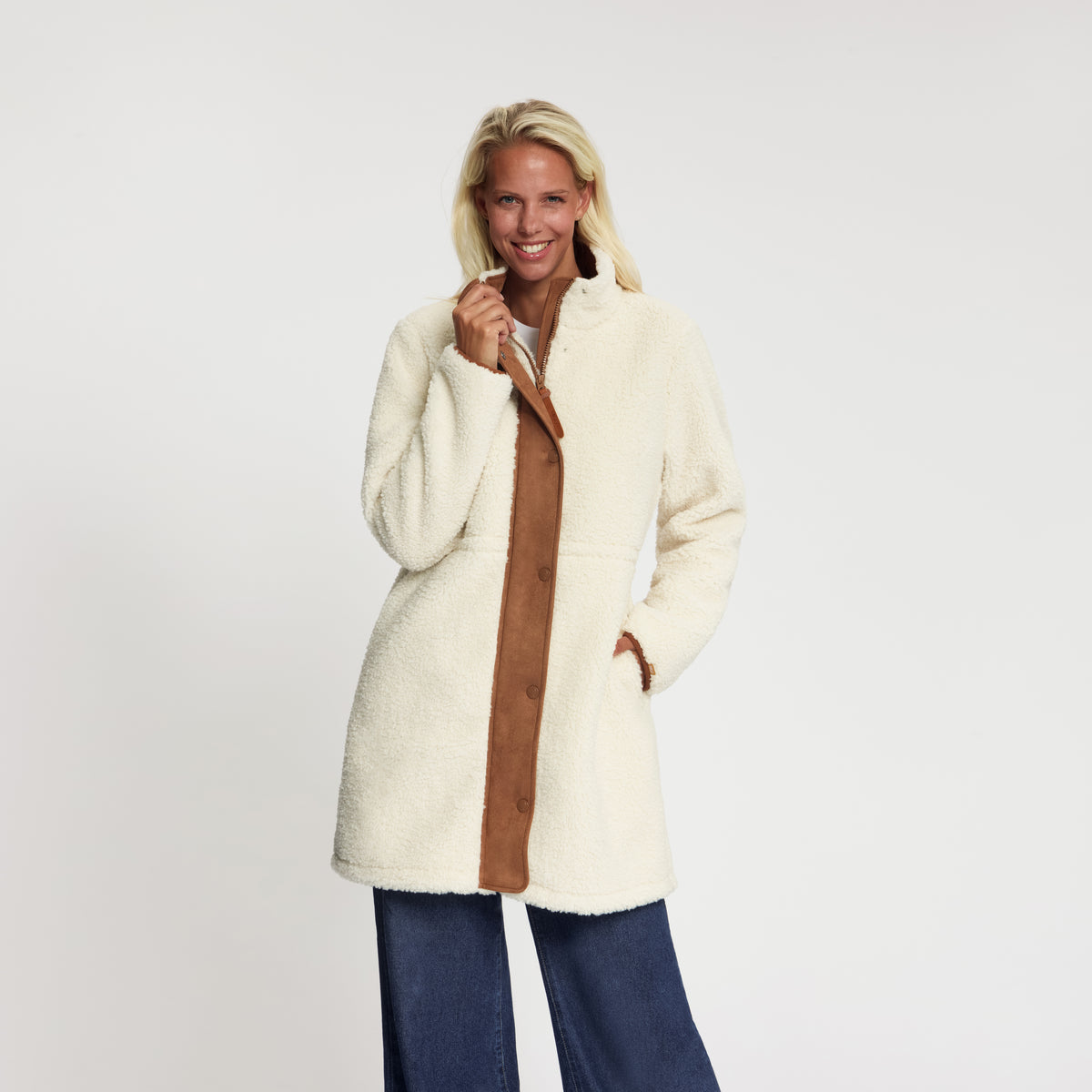 Ratan Women - Long Teddy Coat - Off-White MV